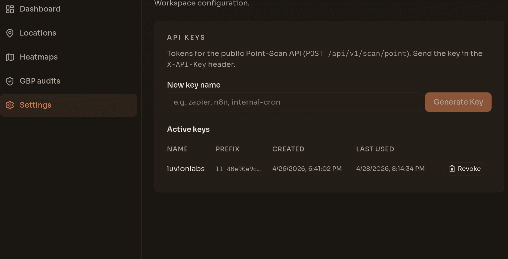 Admin-Panel einer Plattform-Anwendung mit Tabs für Benutzer, Sessions, Audit-Log, Einstellungen und API-Schlüssel, Detailansicht zur Steuerung des Registrierungs-Modus.