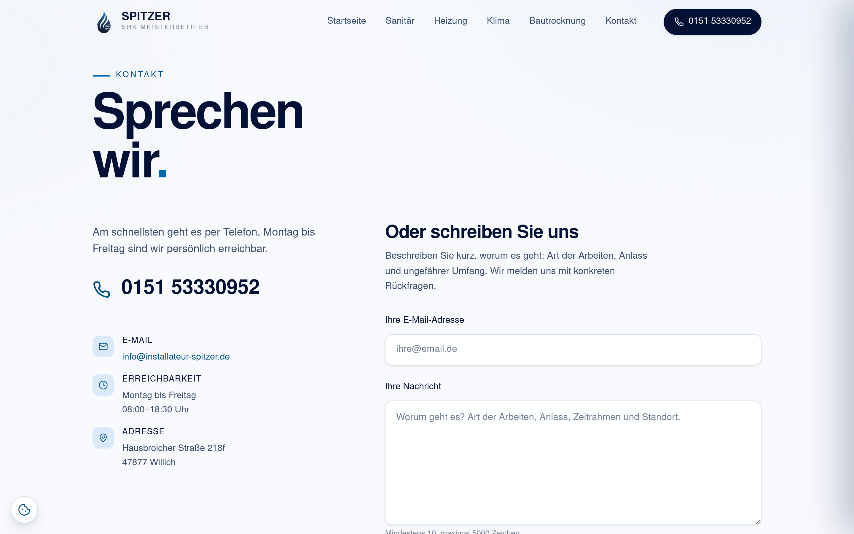 Kontaktseite mit Telefonnummer, Erreichbarkeit und Formular — versendet über den eigenen Server.